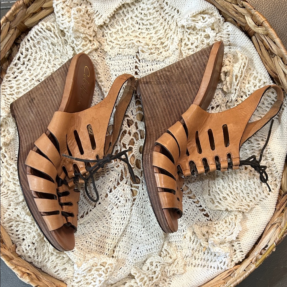 Cole Haan Nike Air Women's Tan Leather Lace up Wedge sandals. 5”. Size 10 - Picture 4 of 5